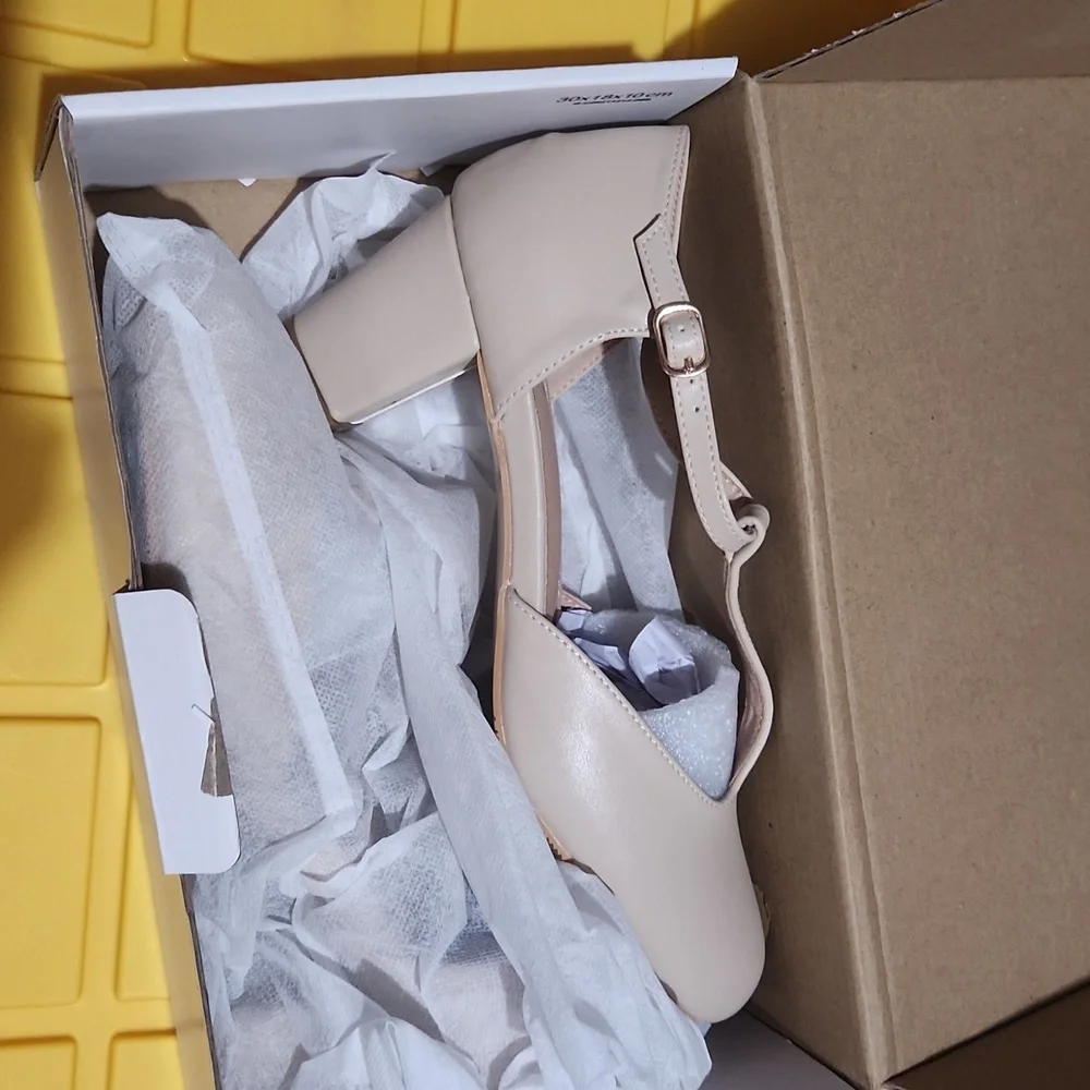 Shoes - Picture 4 of 4